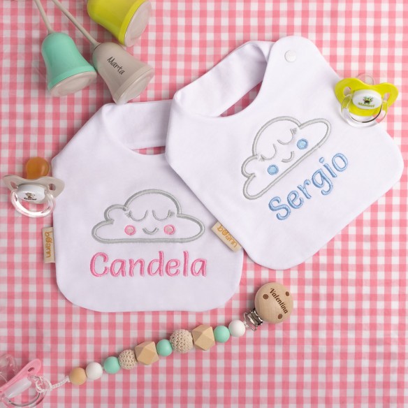 Babero Bordado Nube con Nombre Personalizado 02