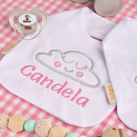 Babero Bordado Nube con Nombre Personalizado 03