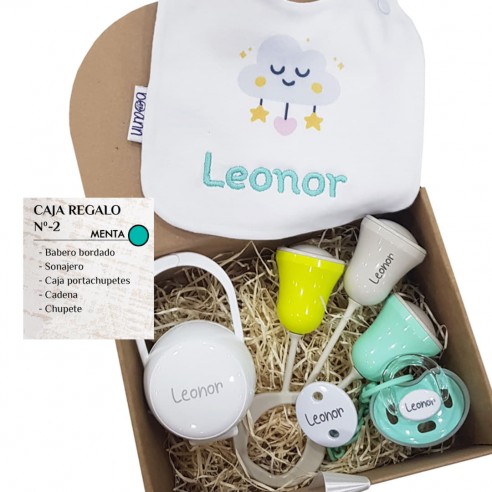 Caja Regalo N.2 Personalizada - Menta (Chupete + Cadena + Sonajero + Portachupetes + Babero Bordado)